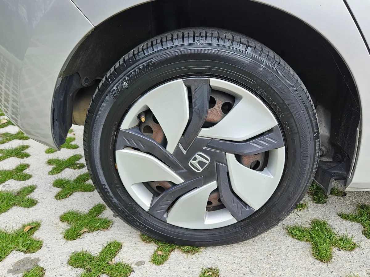 Honda Fit Hatchback, Petrol Hybrid, 2014, Silver