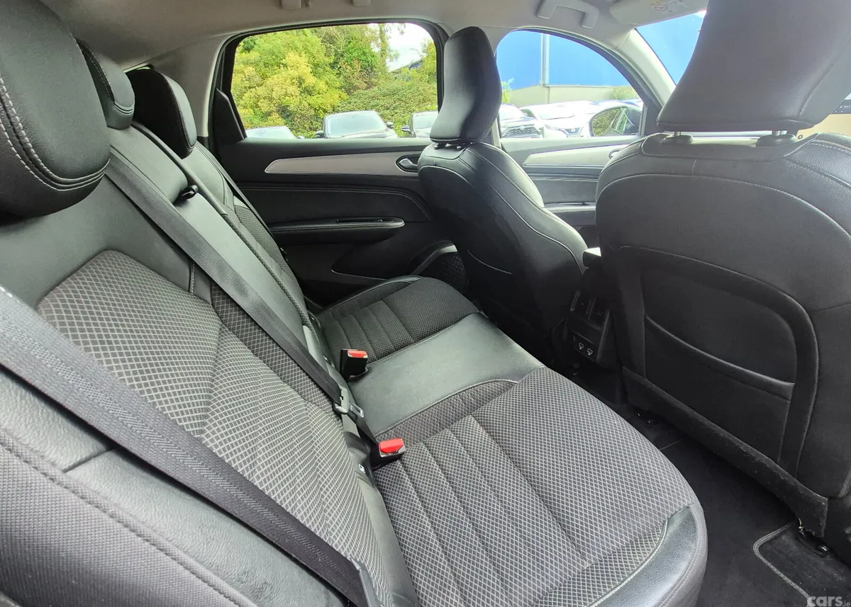 Renault Arkana Saloon, Diesel, 2021, Red