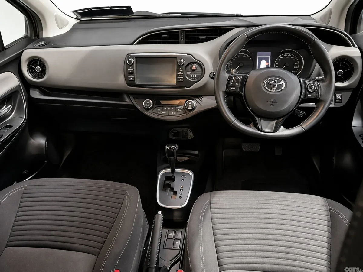Toyota Yaris MPV, Petrol Hybrid, 2019, Red