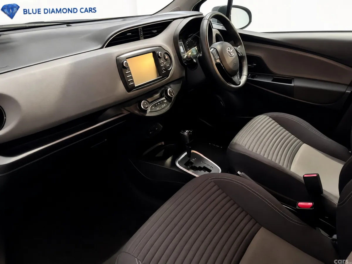 Toyota Yaris MPV, Petrol Hybrid, 2019, Red