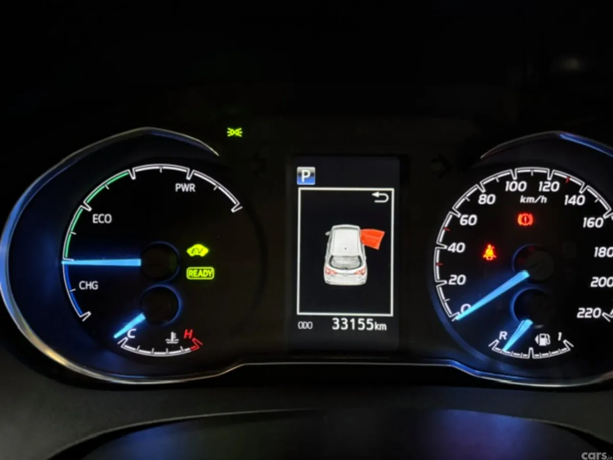 Toyota Yaris MPV, Petrol Hybrid, 2019, Red
