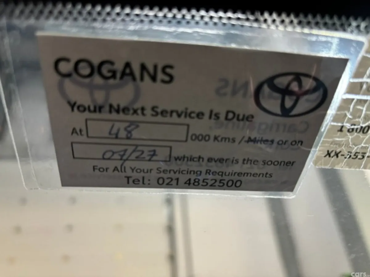 Toyota Yaris MPV, Petrol Hybrid, 2019, Red