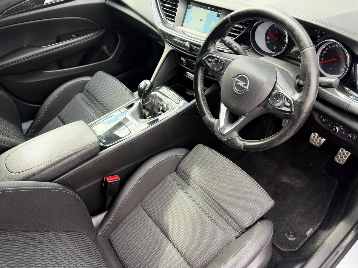 Opel Insignia Hatchback, Diesel, 2019, Grey