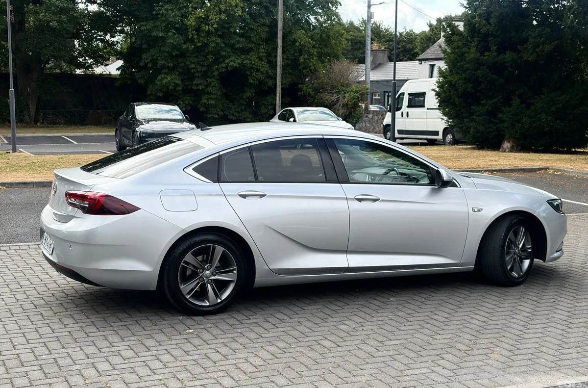Opel Insignia Hatchback, Diesel, 2019, Grey