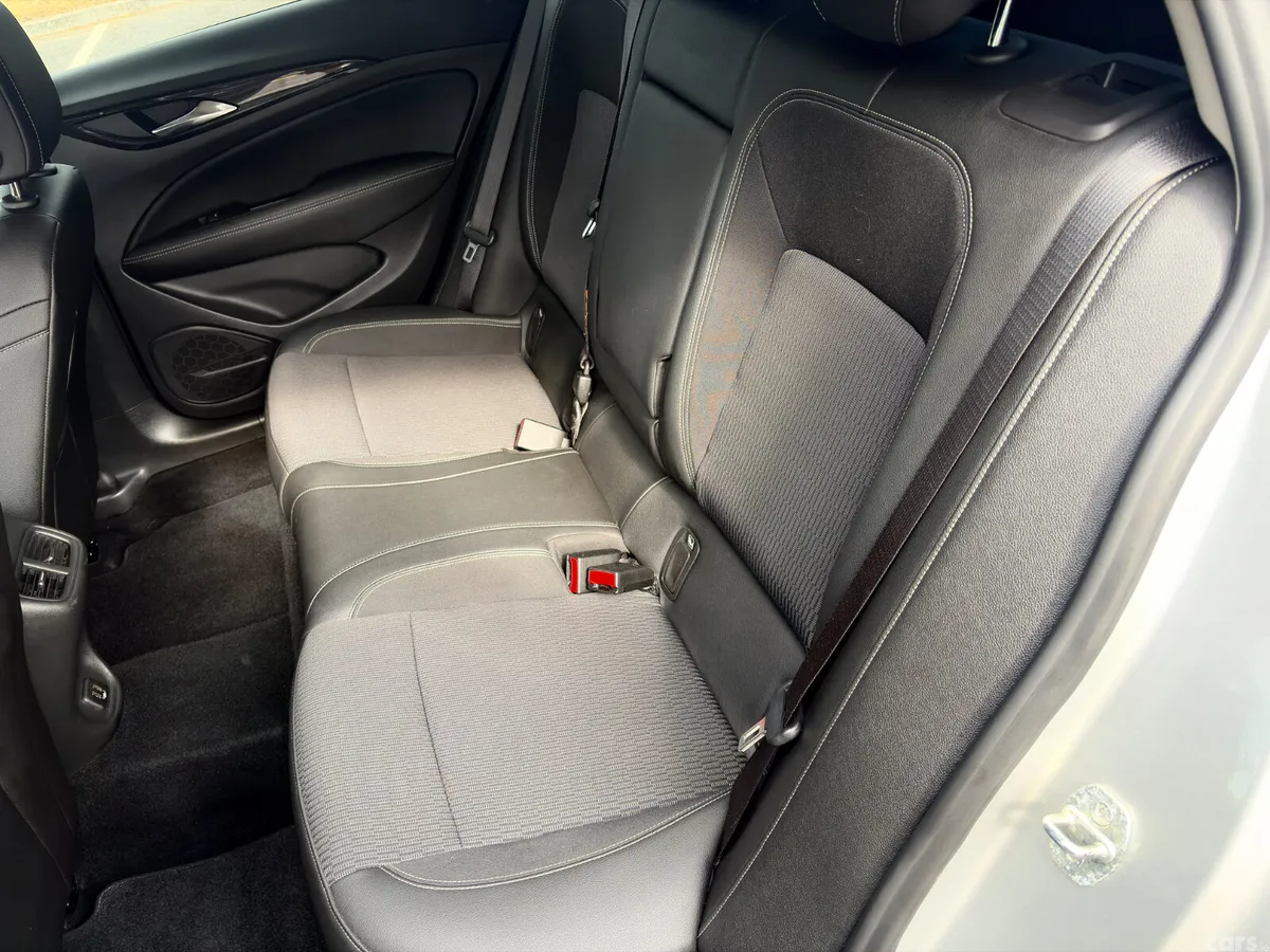 Opel Insignia Hatchback, Diesel, 2019, Grey