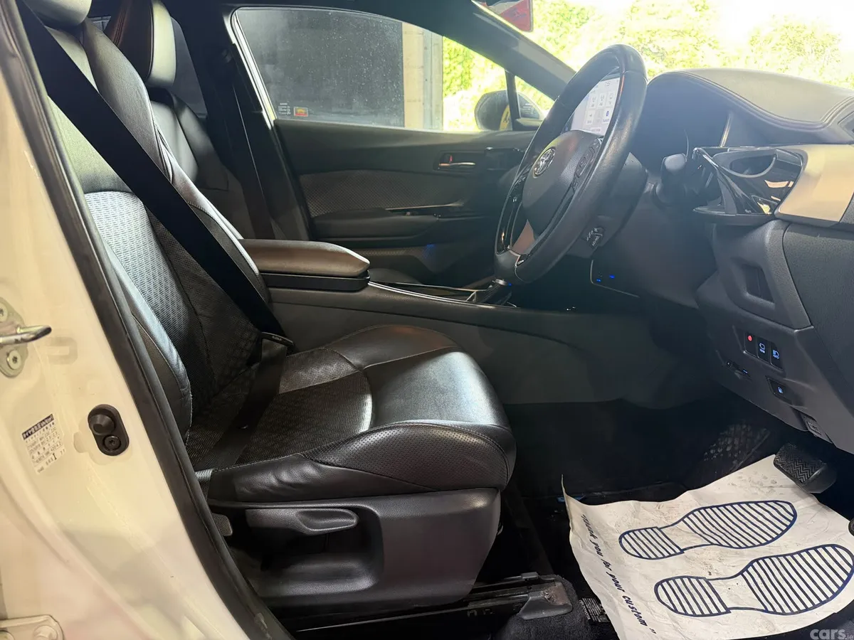 Toyota C-HR Hatchback, Petrol Hybrid, 2019, White