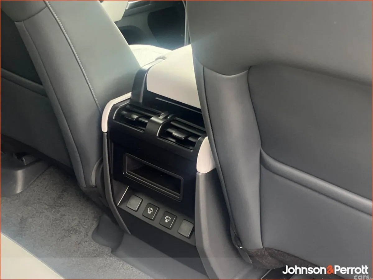Land Rover Defender SUV, Petrol Plug-in Hybrid, 2025, White