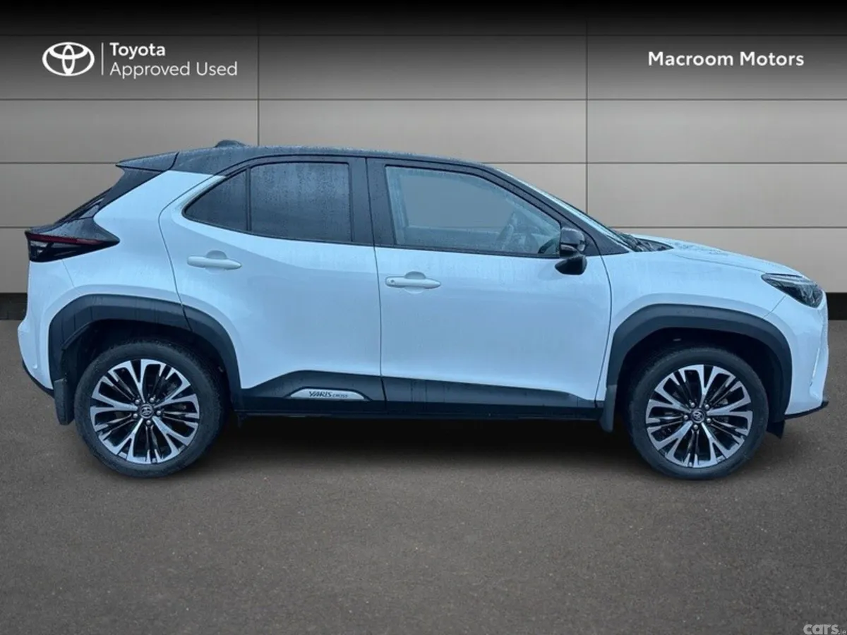 Toyota Yaris Cross Hatchback, Petrol Hybrid, 2024, White