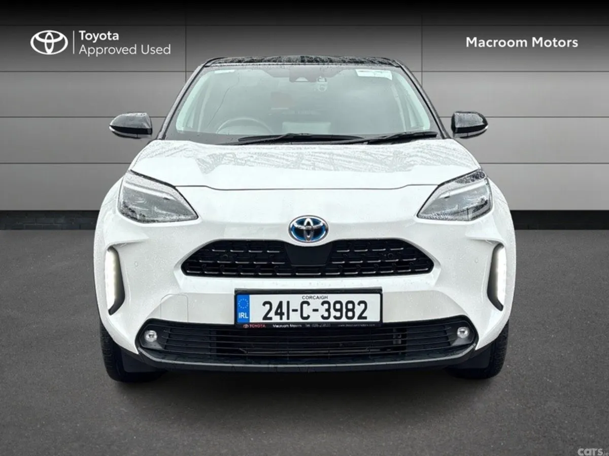 Toyota Yaris Cross Hatchback, Petrol Hybrid, 2024, White