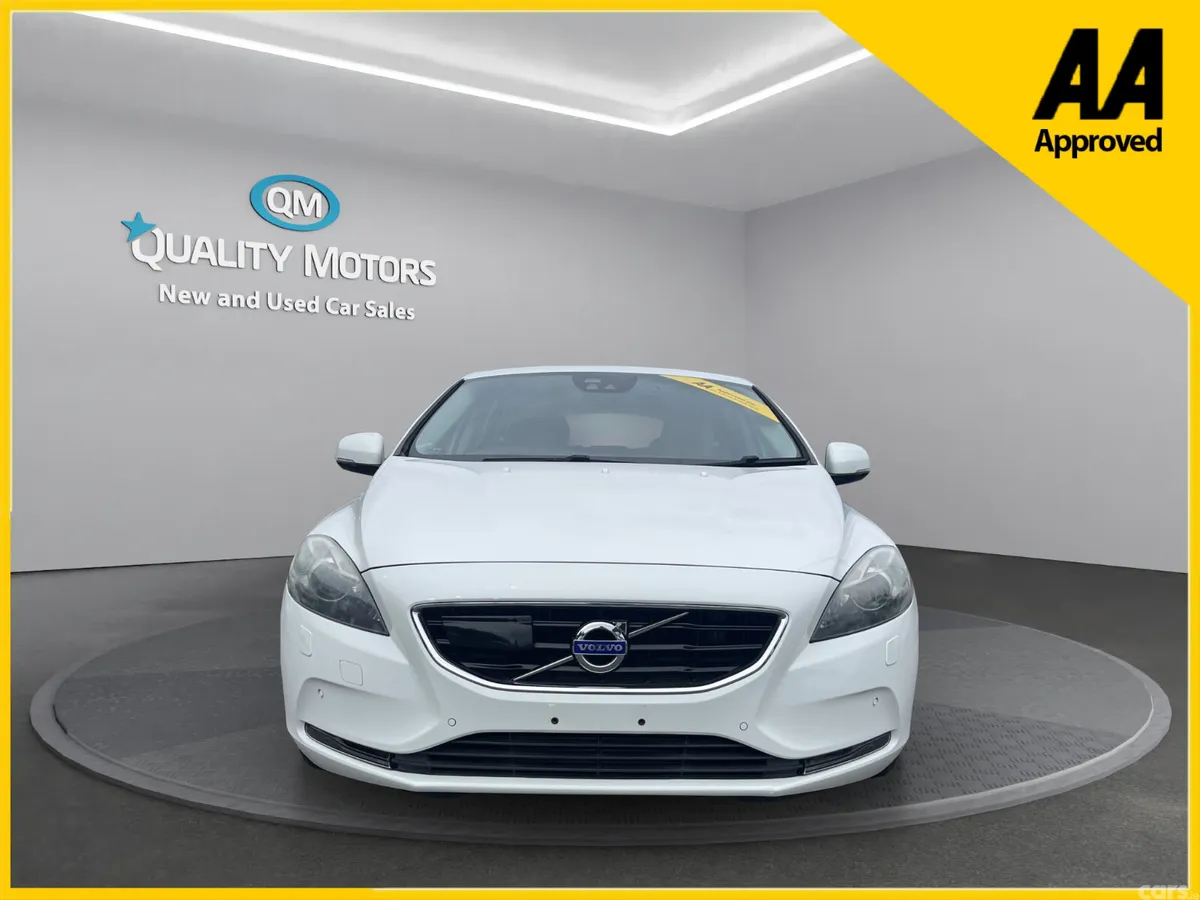 Volvo V40 Hatchback, Petrol, 2015, White