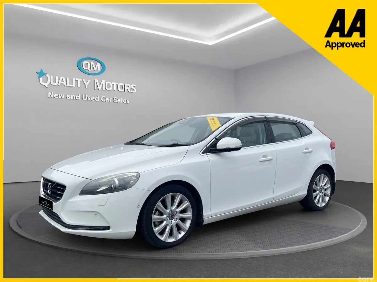 Volvo V40 Hatchback, Petrol, 2015, White