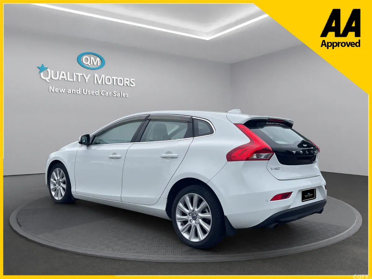 Volvo V40 Hatchback, Petrol, 2015, White