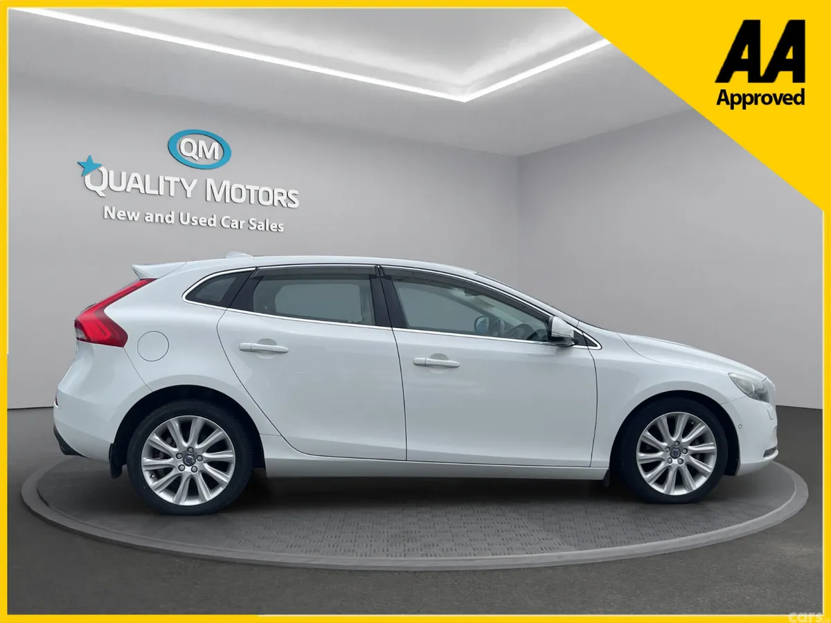Volvo V40 Hatchback, Petrol, 2015, White