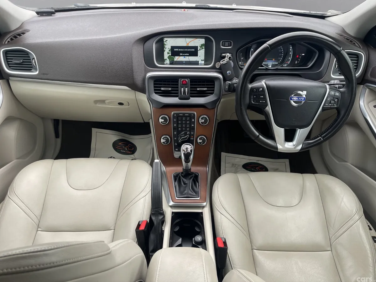 Volvo V40 Hatchback, Petrol, 2015, White