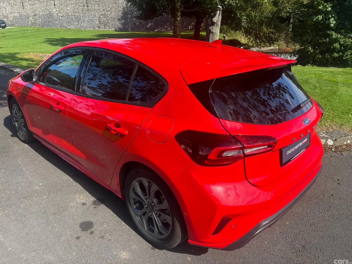 Ford Focus Hatchback, Diesel, 2025, Red