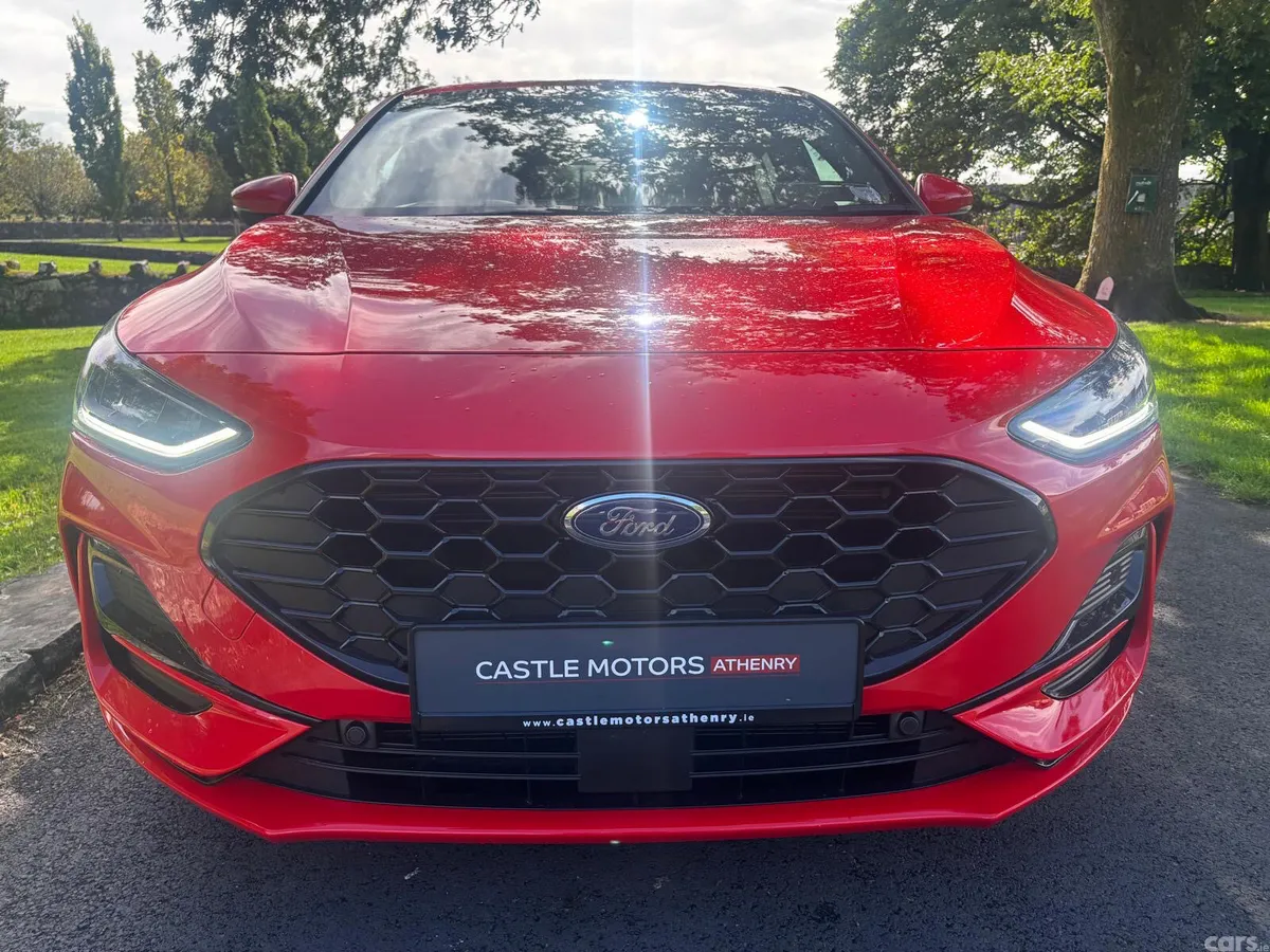 Ford Focus Hatchback, Diesel, 2025, Red