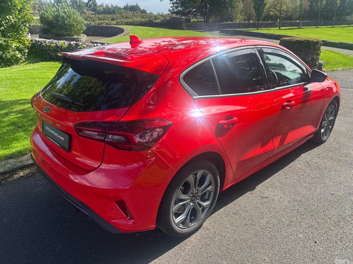 Ford Focus Hatchback, Diesel, 2025, Red