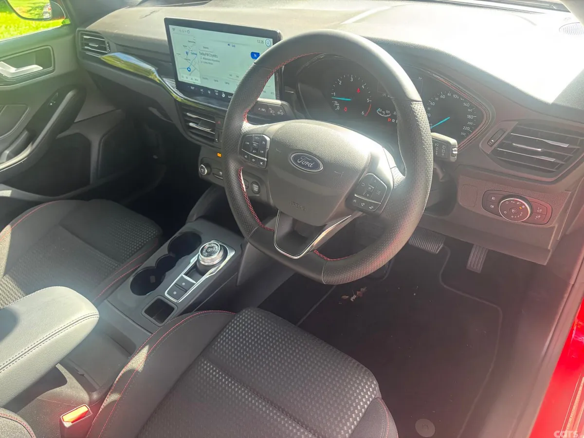 Ford Focus Hatchback, Diesel, 2025, Red