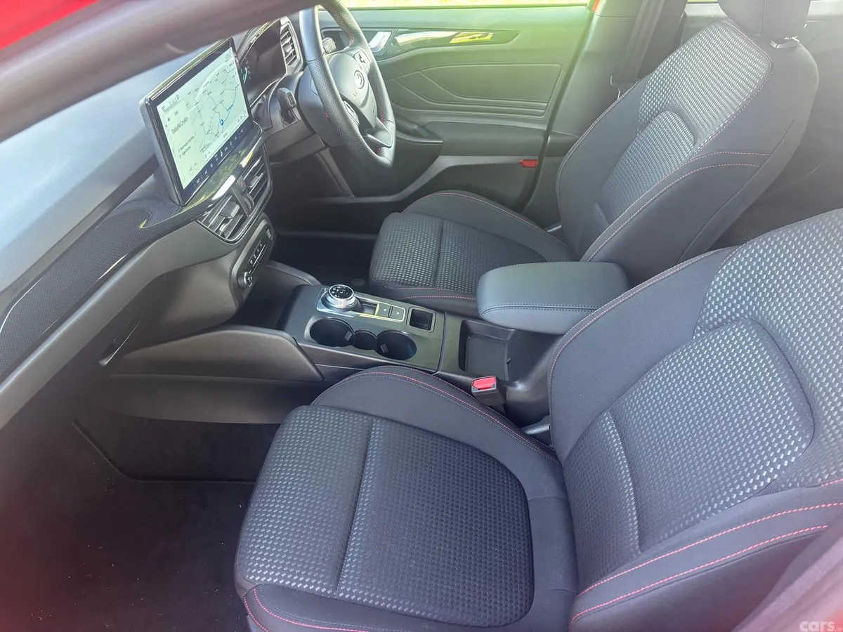 Ford Focus Hatchback, Diesel, 2025, Red