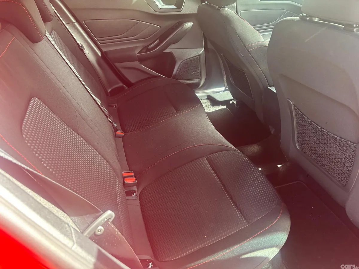 Ford Focus Hatchback, Diesel, 2025, Red