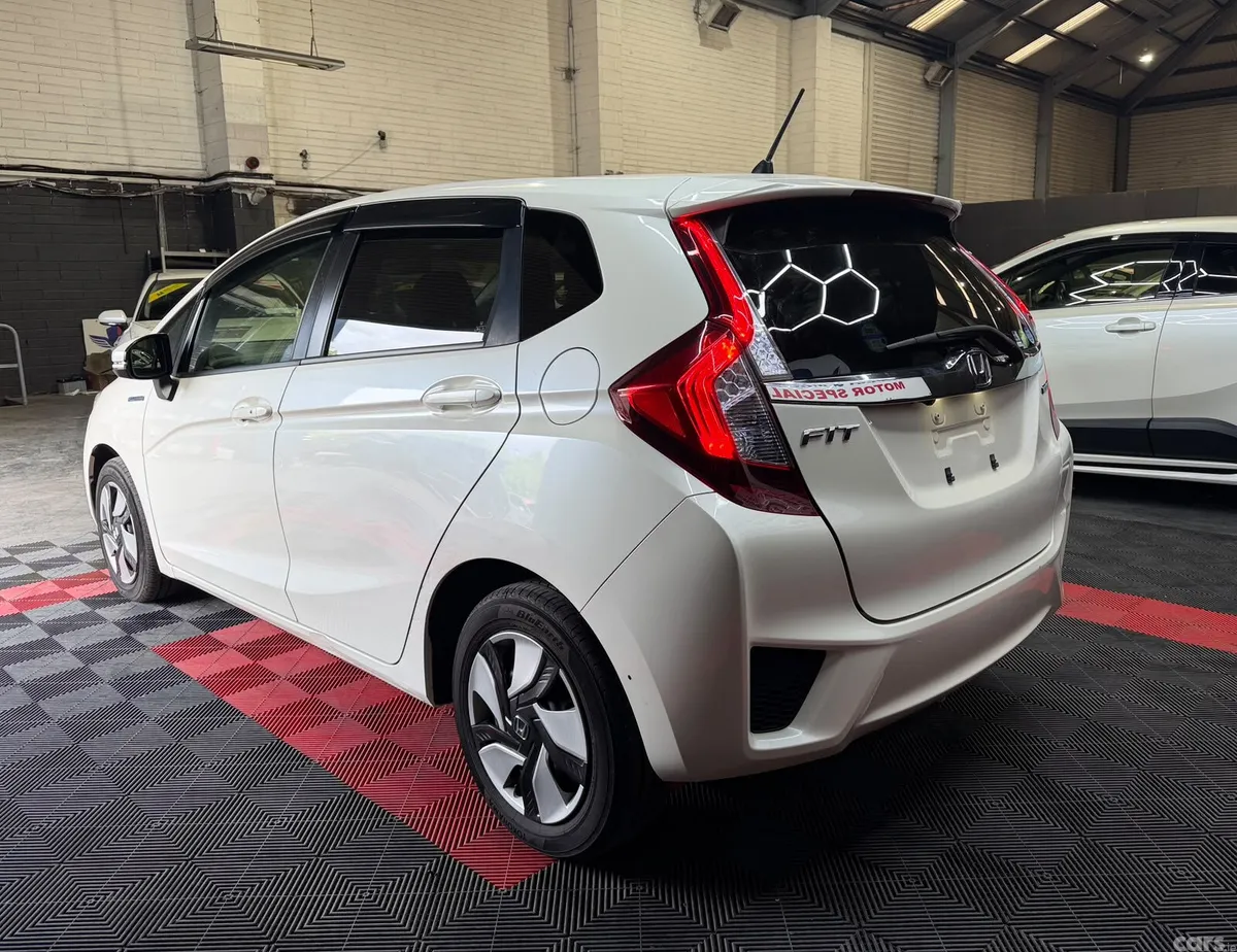 Honda Fit Hatchback, Petrol Hybrid, 2014, Grey