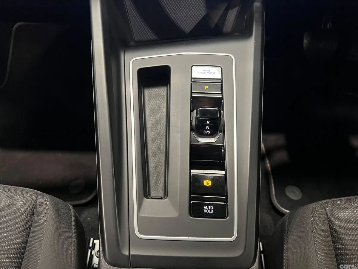 Volkswagen Golf Hatchback, Diesel, 2023, Silver