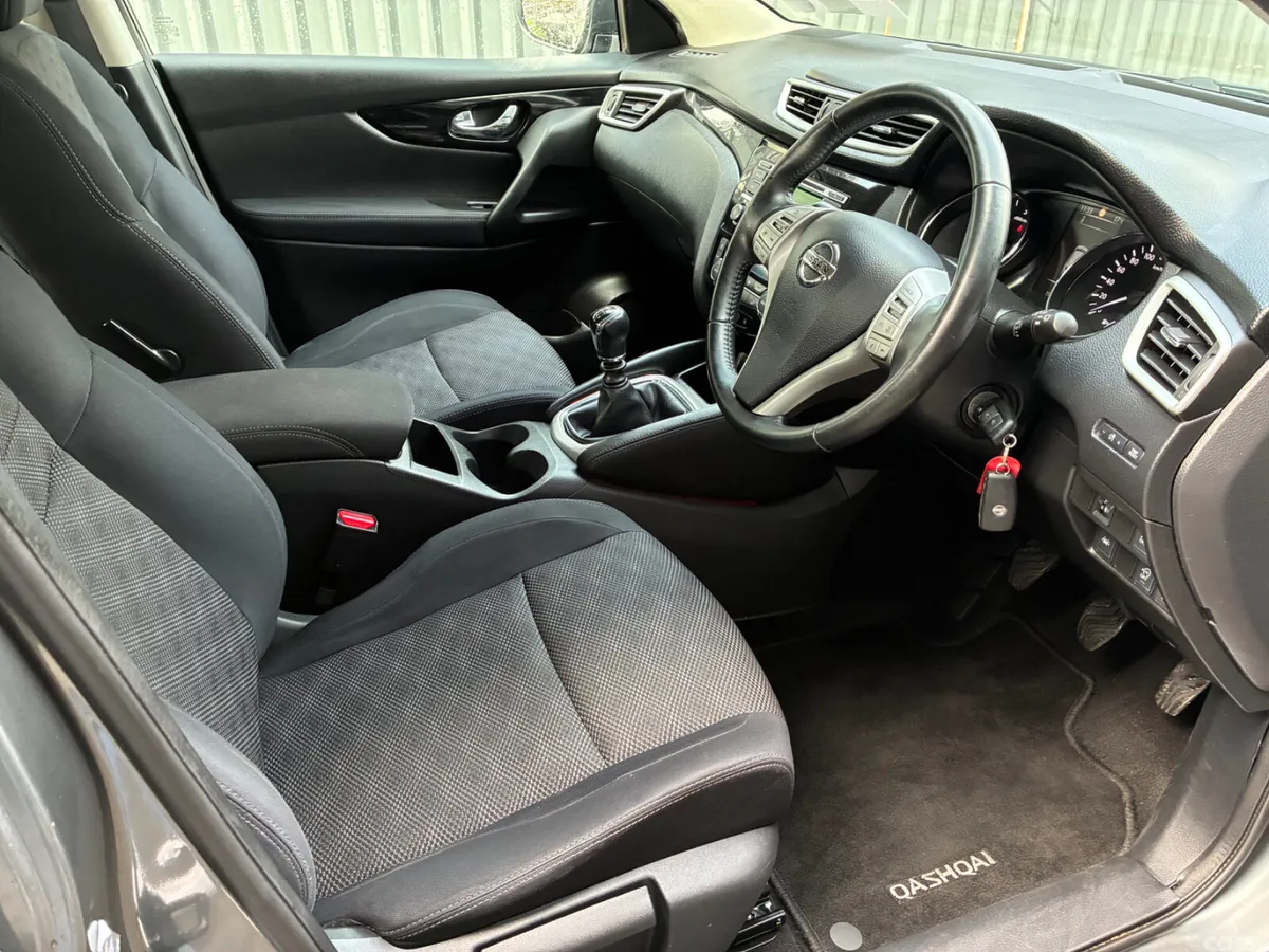 Nissan Qashqai Hatchback, Diesel, 2015, Grey