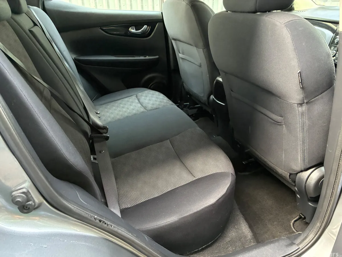 Nissan Qashqai Hatchback, Diesel, 2015, Grey