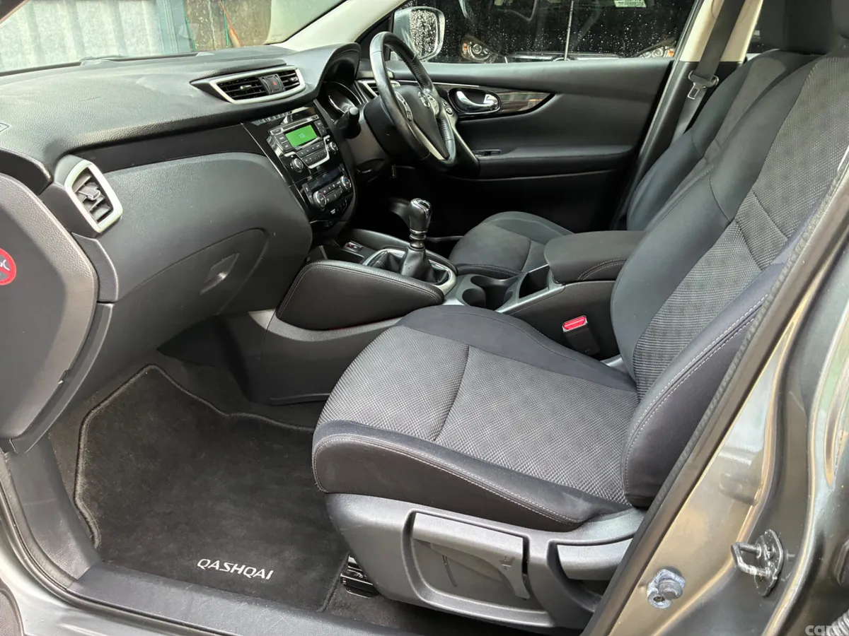 Nissan Qashqai Hatchback, Diesel, 2015, Grey