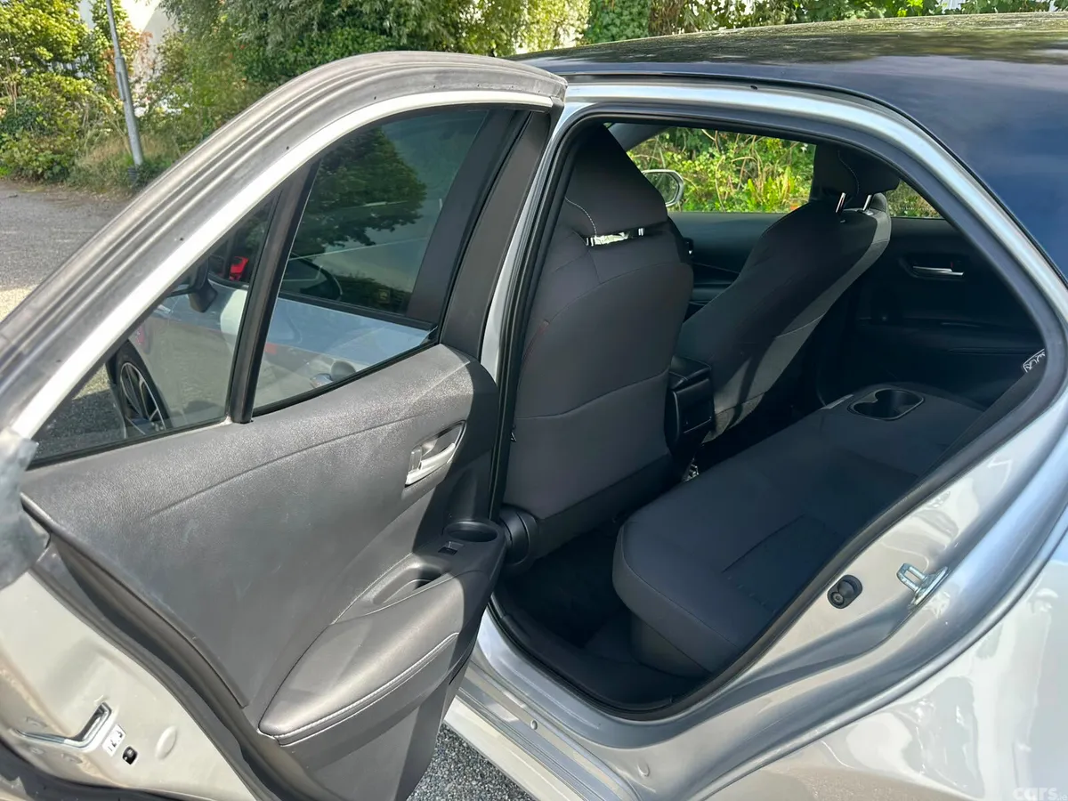 Toyota Corolla Hatchback, Petrol Hybrid, 2019, Silver