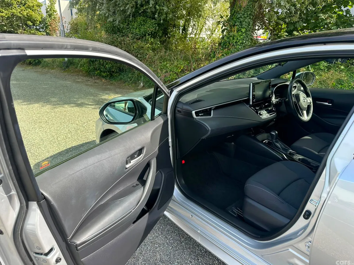 Toyota Corolla Hatchback, Petrol Hybrid, 2019, Silver