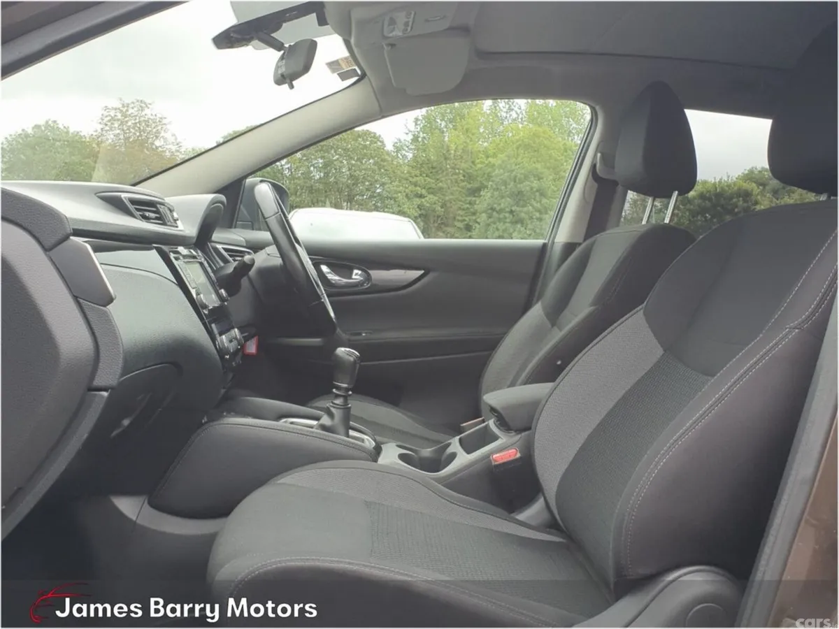 Nissan Qashqai MPV, Diesel, 2019, Brown