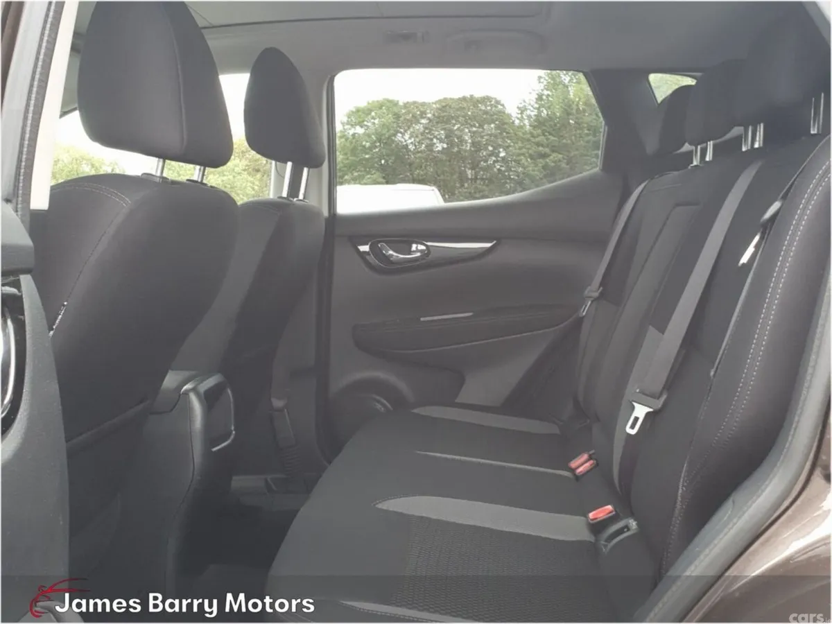 Nissan Qashqai MPV, Diesel, 2019, Brown