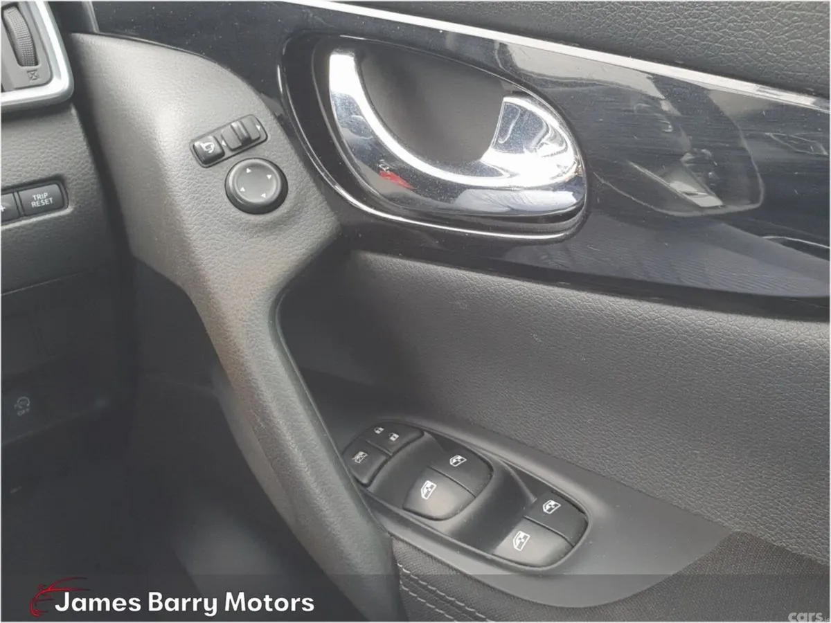 Nissan Qashqai MPV, Diesel, 2019, Brown
