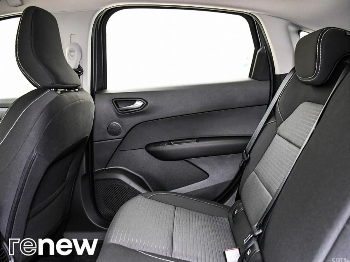 Renault Arkana SUV, Petrol, 2023, White