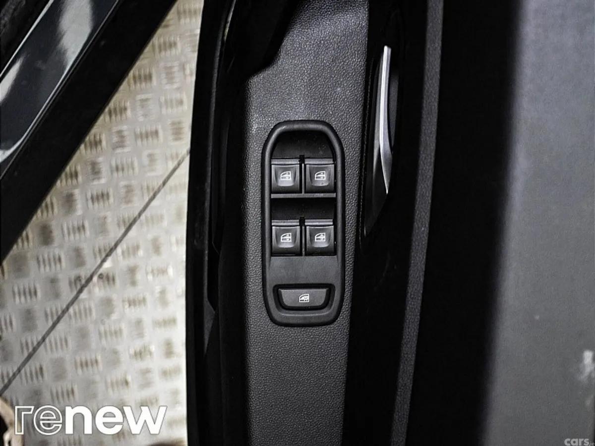 Dacia Duster SUV, Petrol, 2024, Black