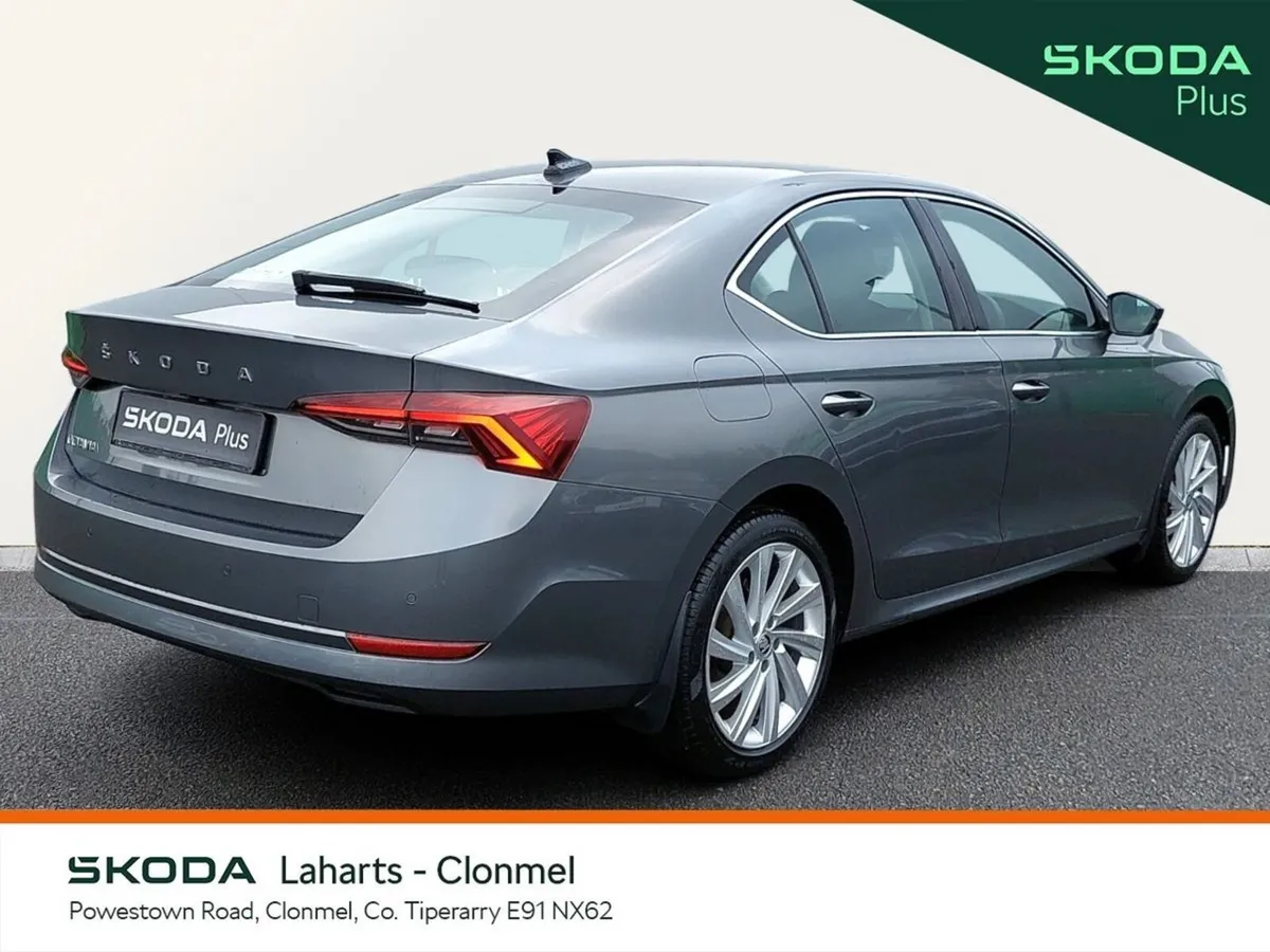 Skoda Octavia Saloon, Diesel, 2023, Grey