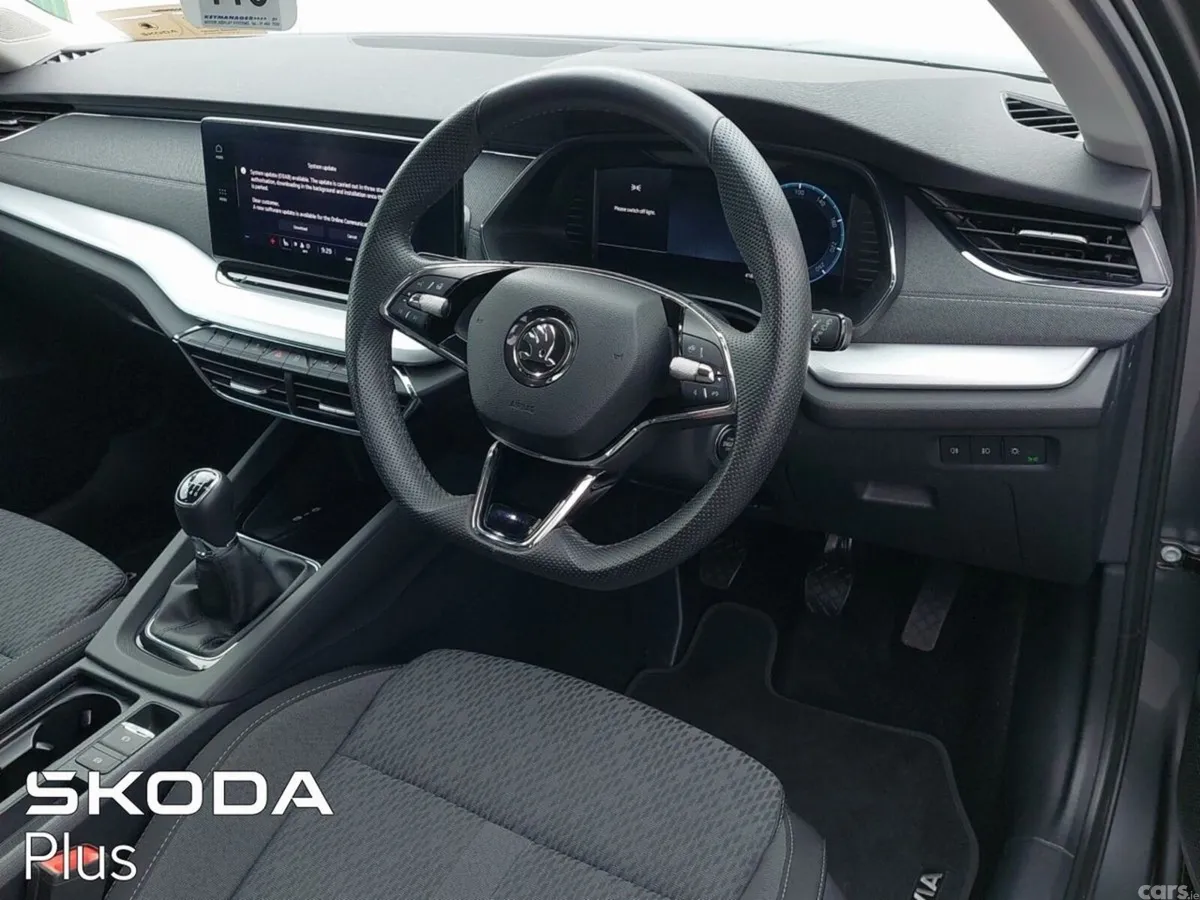 Skoda Octavia Saloon, Diesel, 2023, Grey