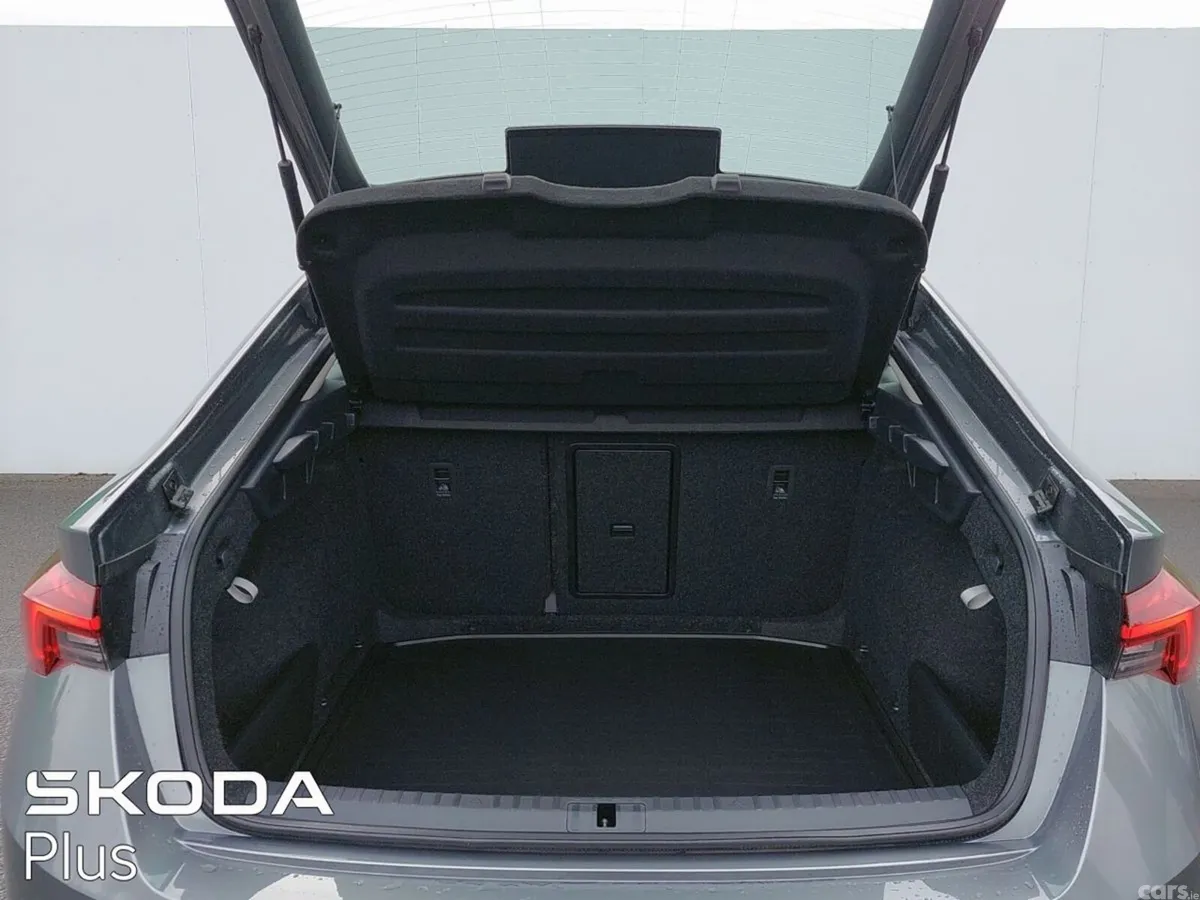Skoda Octavia Saloon, Diesel, 2023, Grey