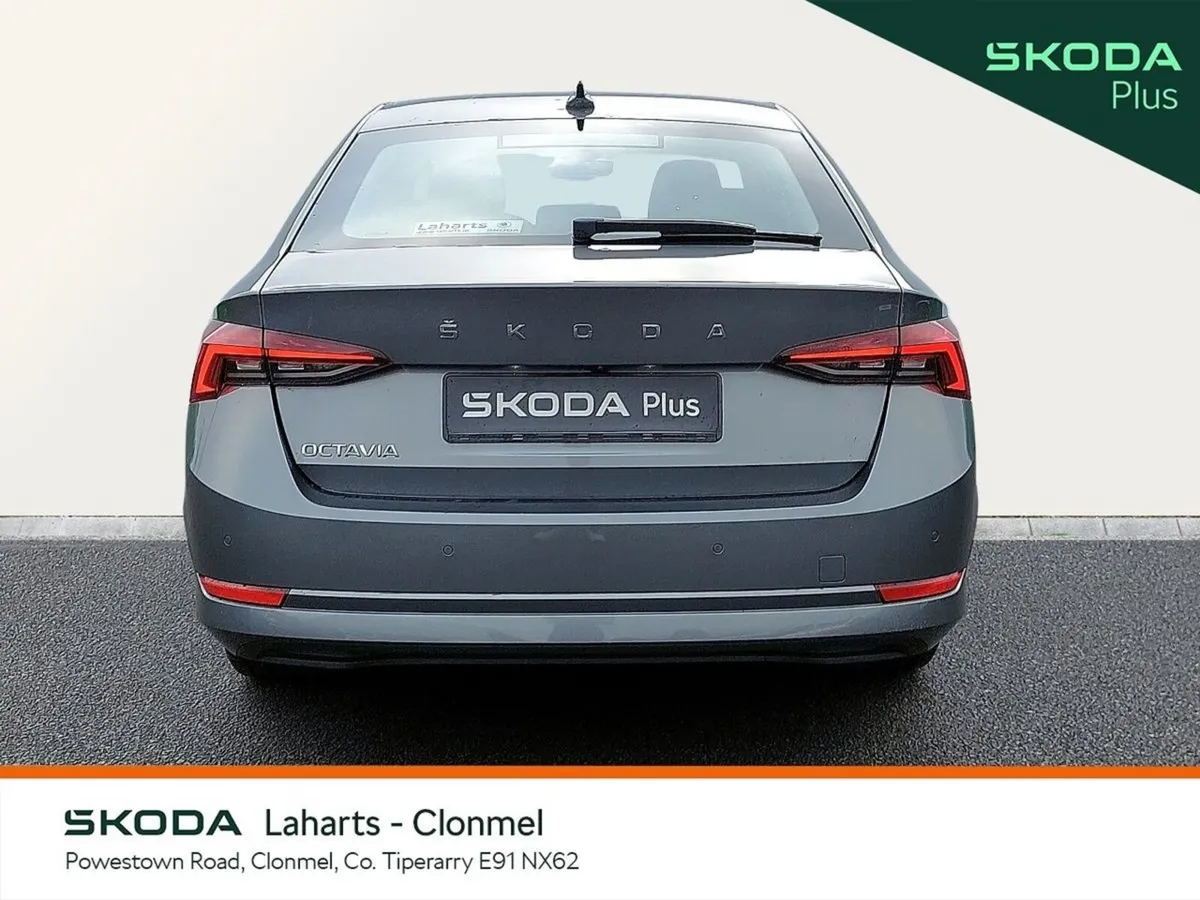 Skoda Octavia Saloon, Diesel, 2023, Grey