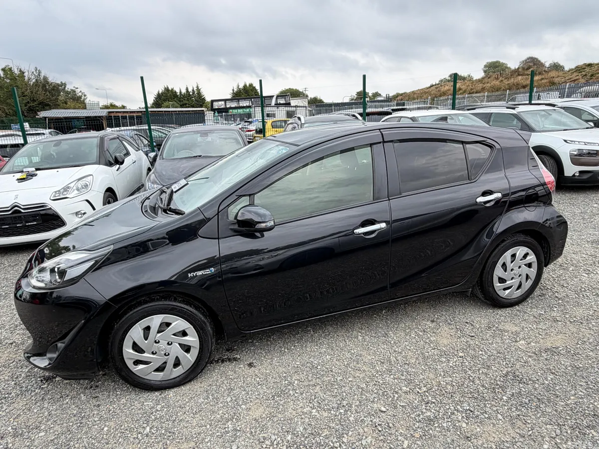 Toyota Aqua Hatchback, Petrol Hybrid, 2018, Black