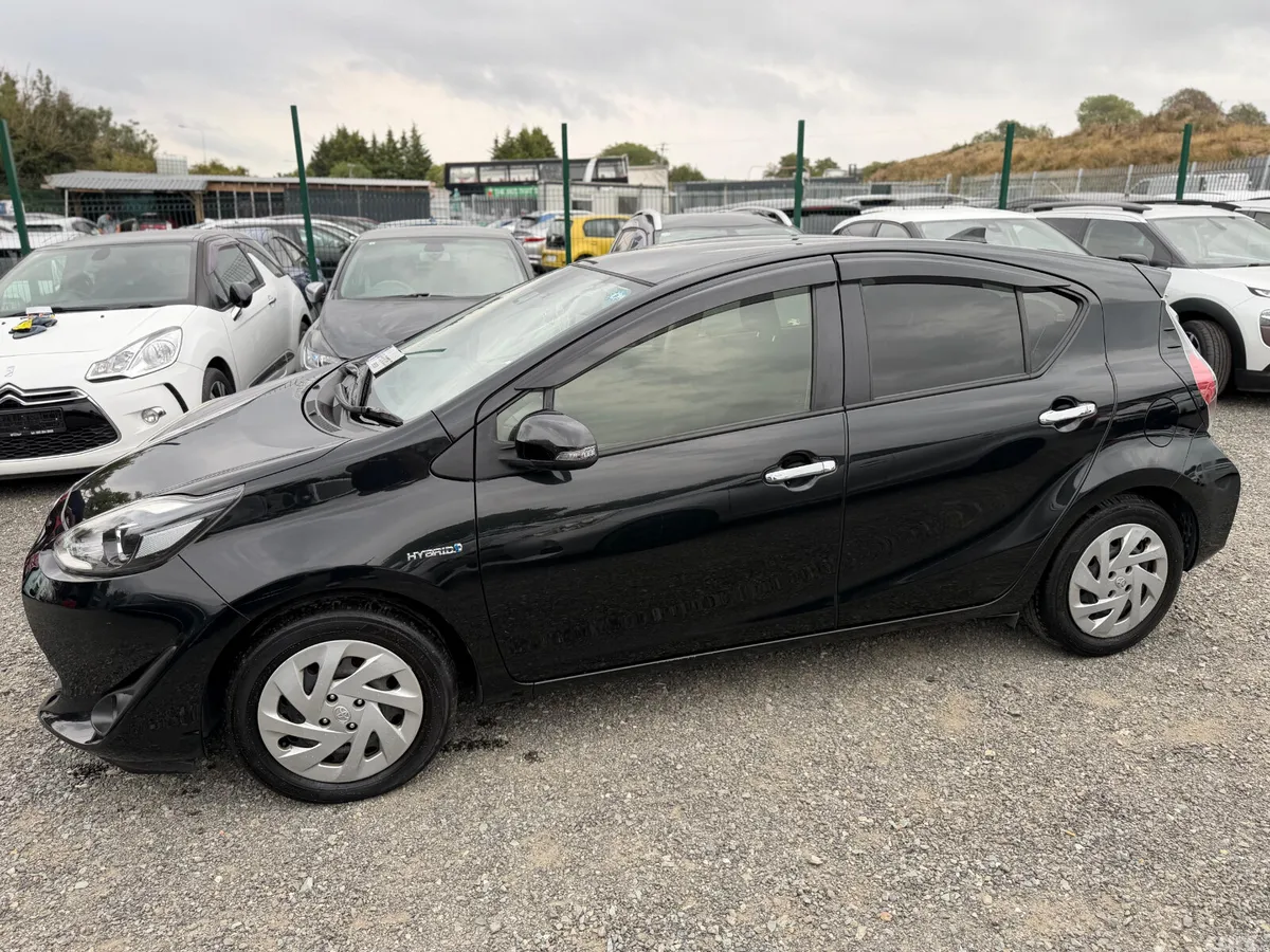 Toyota Aqua Hatchback, Petrol Hybrid, 2018, Black