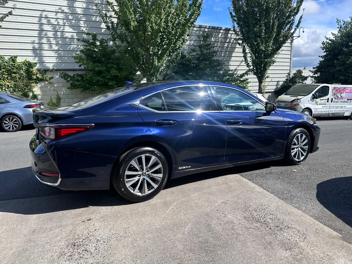 Lexus ES Saloon, Petrol Hybrid, 2019, Blue