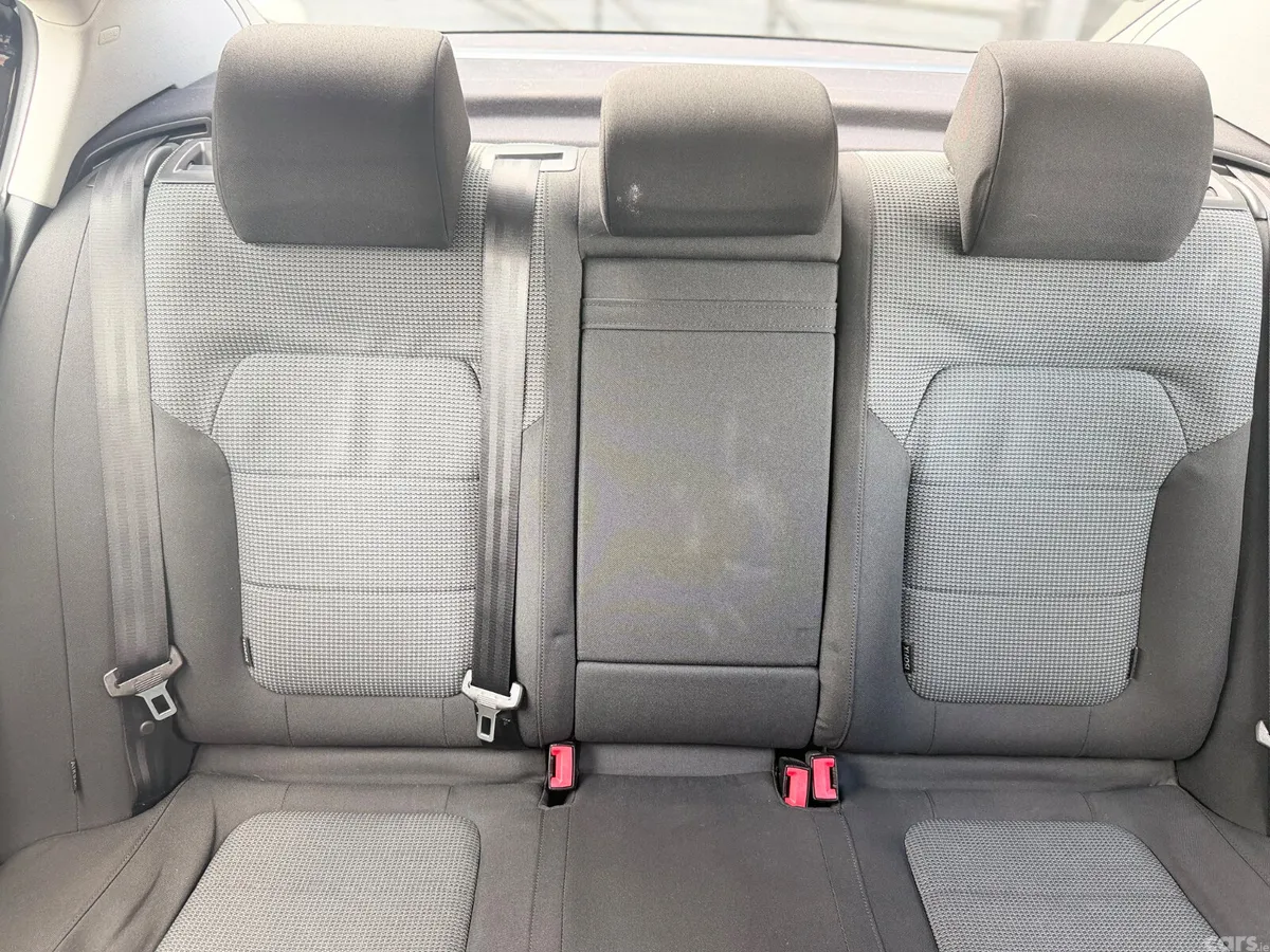 Volkswagen Passat Saloon, Petrol, 2013, Black