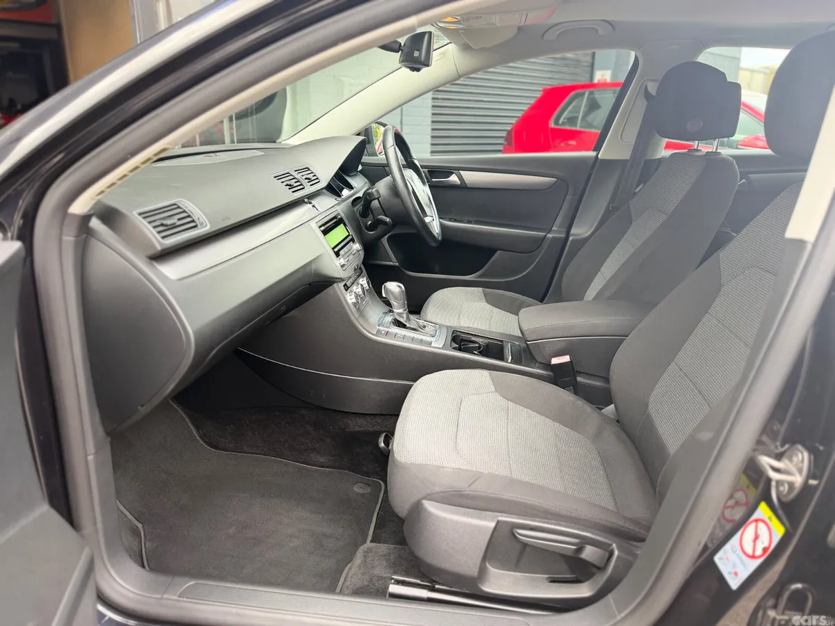 Volkswagen Passat Saloon, Petrol, 2013, Black