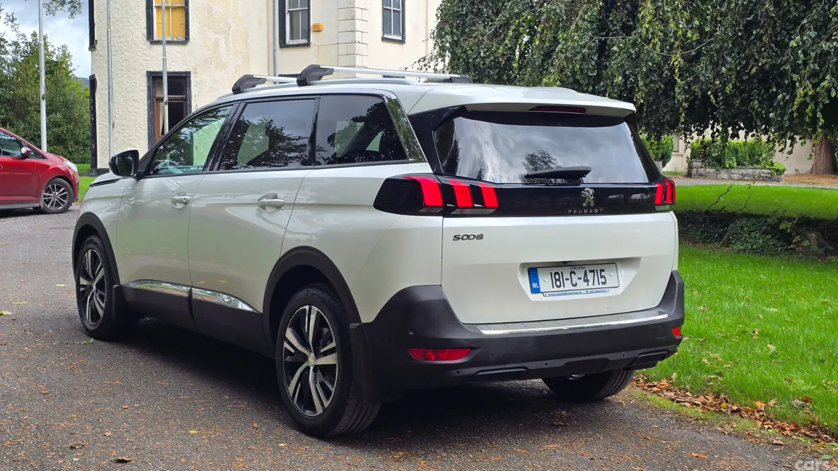 Peugeot 5008 MPV, Diesel, 2018, White