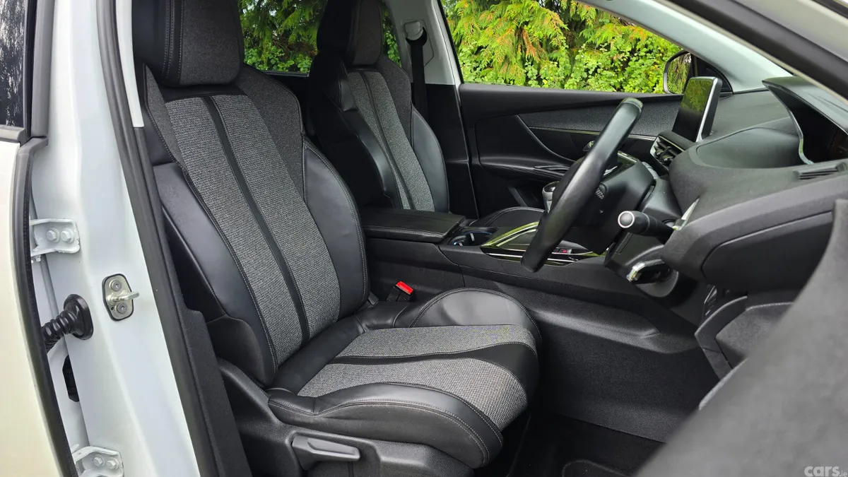 Peugeot 5008 MPV, Diesel, 2018, White