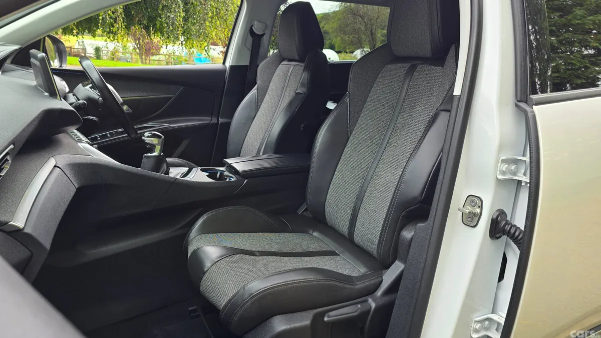 Peugeot 5008 MPV, Diesel, 2018, White