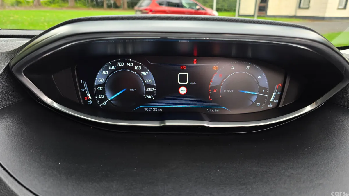 Peugeot 5008 MPV, Diesel, 2018, White