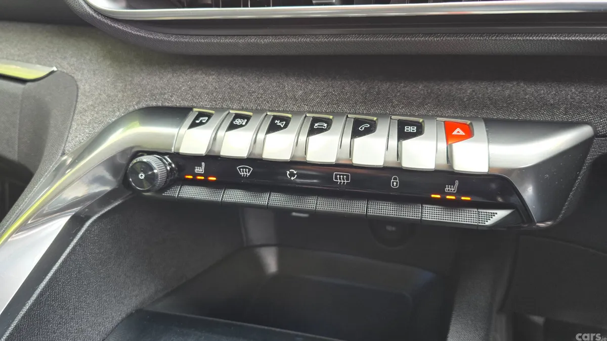 Peugeot 5008 MPV, Diesel, 2018, White